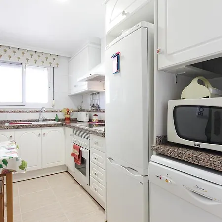 Stunning 2-Bed 2 Bathroom Apartment 150M From Sea 아파트 데니아